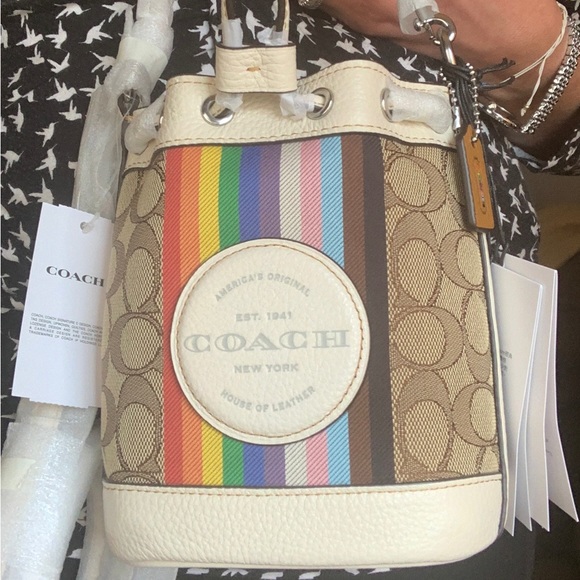 Authentic COACH Signatu jacquard/refined leather rainbow logo drawstrings Crosby - Picture 4 of 13